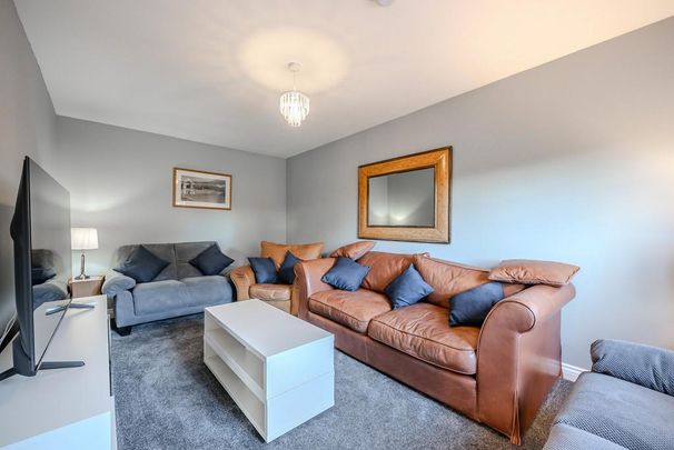 5 bedroom link detached house to rent - Photo 1