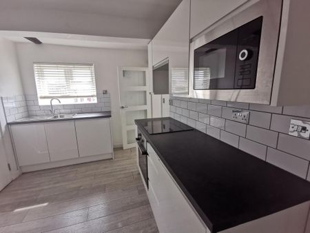 2 bedroom flat to rent - Photo 4