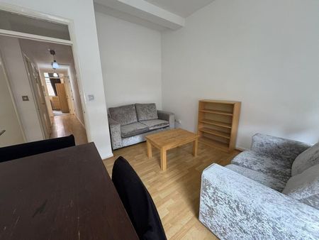 2 Bed Flat, Regent Court, NG1 - Photo 2