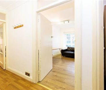 2 Bedroom, 1 bath, 1 reception Flat - Photo 2
