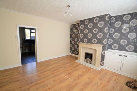 3 bedroom semi-detached house to rent - Photo 4