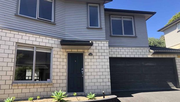 Well Presented Townhouse - Photo 1