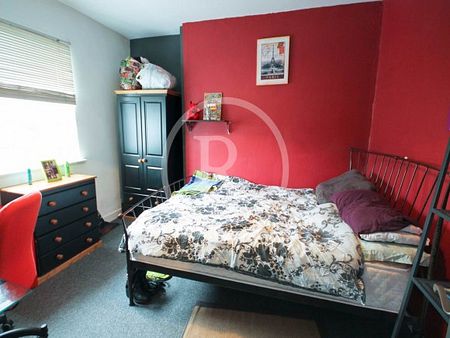 5 Bed - Alexandra Road, Aberystwyth, Ceredigion - Photo 5