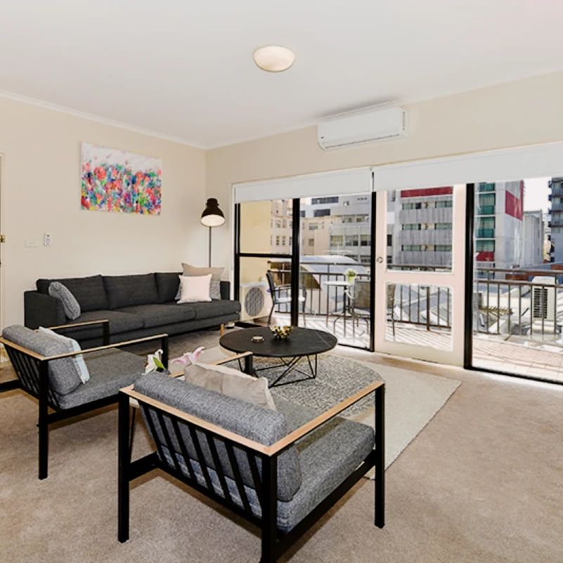 Charming 2-bedroom apartment near RMIT University - Photo 1