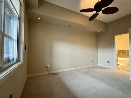 Spacious 2 Bdrm at Ellis Court - Photo 3