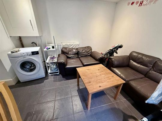3 bedroom flat to rent - Photo 1