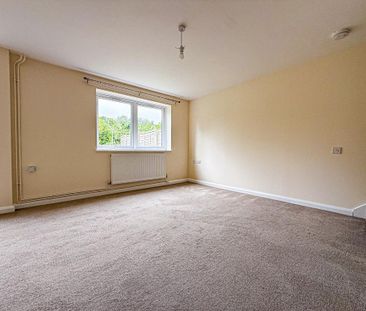 2 bedroom semi-detached house to rent - Photo 2