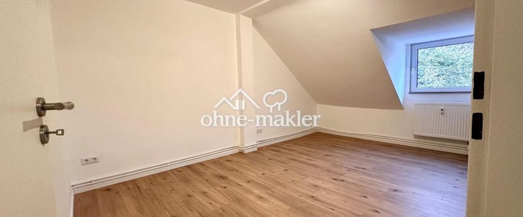 Helle 2-Zimmer-Dachgeschosswohnung mit Einbauküche – frisch renoviert - Foto 1