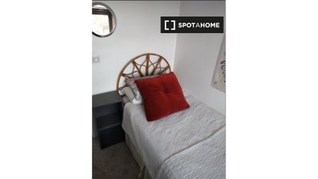 Room in a 2-Bedroom apartment for rent in Ballygall, Dublin - Photo 5