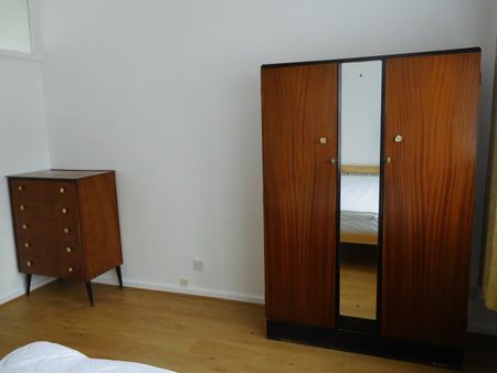 3 Bed Terraced House, Hazel Way, SE1 - Photo 4