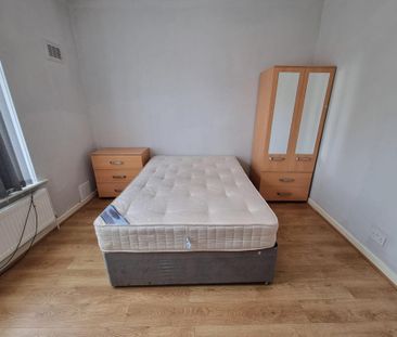 4 bedroom terraced house to rent - Photo 3