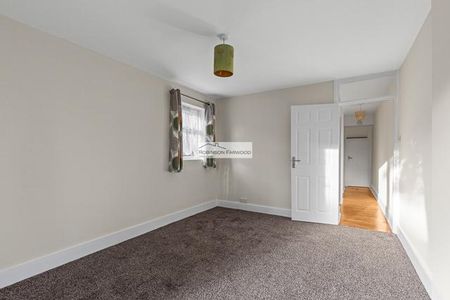 2 bedroom ground floor flat to rent - Photo 2