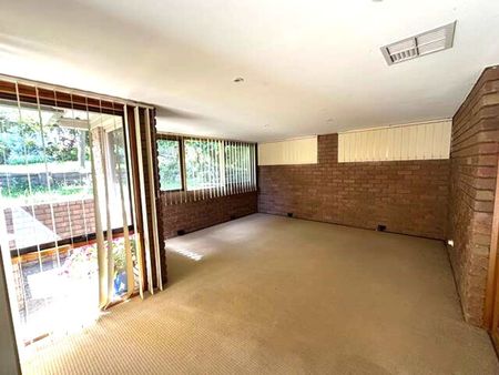 CHARMING 4 BEDROOM FAMILY HOME - Photo 4