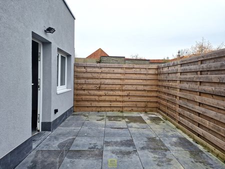 Volledig vernieuwde woning met terras te huur in Heldergem - Photo 2