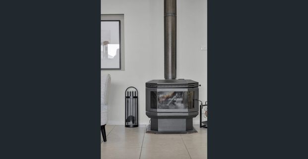 Modern family living in a peaceful Appin setting - Photo 1