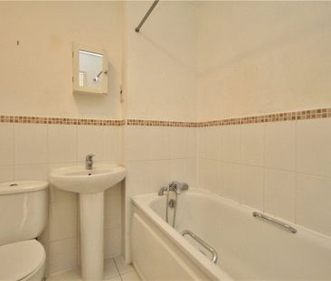Tudor Way, Knaphill, Woking, Surrey, GU21 2UB - Photo 6