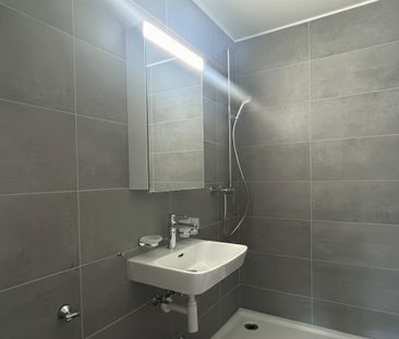 Superbe appartement 2.5 pièces entièrement rénové avec balcon - Photo 4