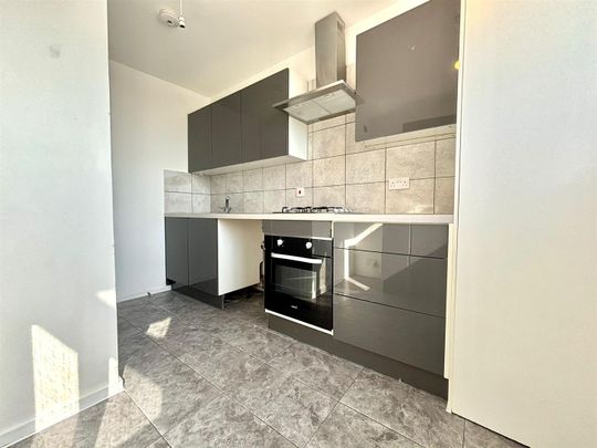 Gleneagles Tower, Fleming Road, Southall, UB1 - Photo 1