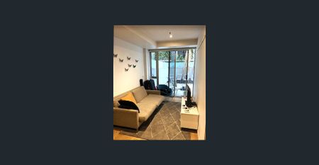 Residences on Collins - Furnished 2 Bedroom Apartment with Courtyard & City views for your BBQ - Photo 3