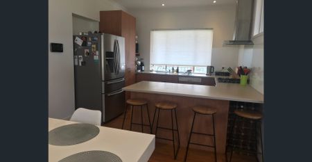 3-Bedroom, 2-Bathroom Home with Large Yard & Secure Parking - Photo 3