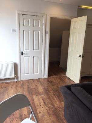 Studio Flat, The Ridgeway, NW9 - Photo 1