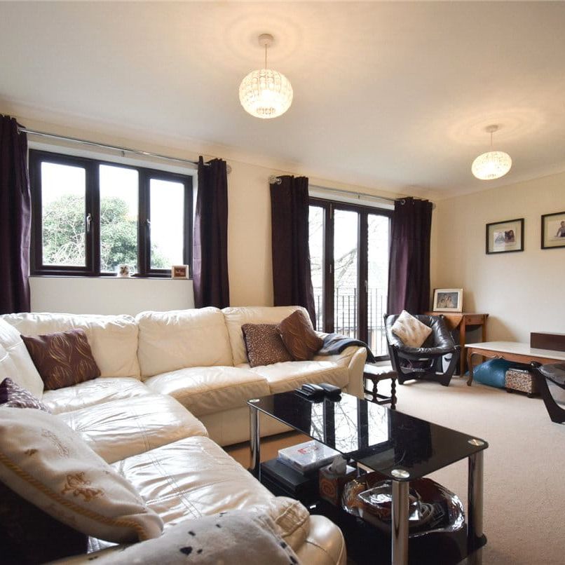 Well presented 4 bedroom townhouse to rent in the popular village of Milton with easy acces to the A10, Cambridge Science park and within walking distance local amenities. GCH. Driveway & Cycle Store. Local amenities close by. Unfurnished. - Photo 1