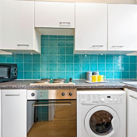 3 MOOR VIEW Leeds - LS6 1AQ - Photo 3