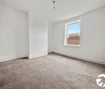 2 bedroom end of terrace house to rent - Photo 1