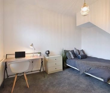 6 Bed Semi-Detached House, Cassell Road, BS16 - Photo 2