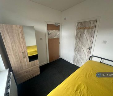 1 bedroom in a house share to rent - Photo 3