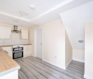5 bedroom detached house to rent - Photo 3