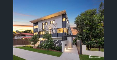 Spacious 3-Bedroom + Study/Office Townhouse in St Lucia | For Rent - Photo 5