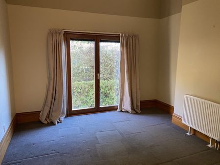 Sun, Character and Space - Photo 3