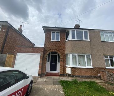 3 bedroom semi-detached house to rent - Photo 2