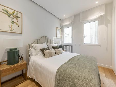 Excellent 2 Bedroom apartment for rent in Recoletos, Madrid - Photo 3