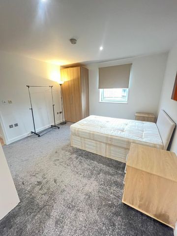3 bedroom flat to rent - Photo 3
