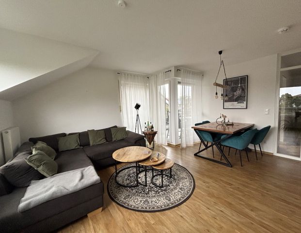 Schicke, lichtdurchflutete Maisonettewohnung mit Balkon! - Photo 1