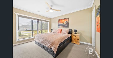 SPACIOUS FAMILY LIVING IN PRIME WENDOUREE LOCATION - Photo 4