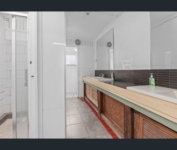 Charming Studio in Vibrant Toowong! - Photo 6