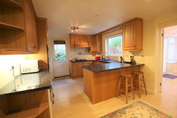 Claydon Road, Woking - 3 bedrooms Property for lettings - Seymours - Photo 1