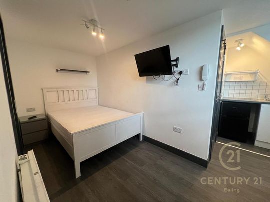 1 bedroom in a house share to rent - Photo 1