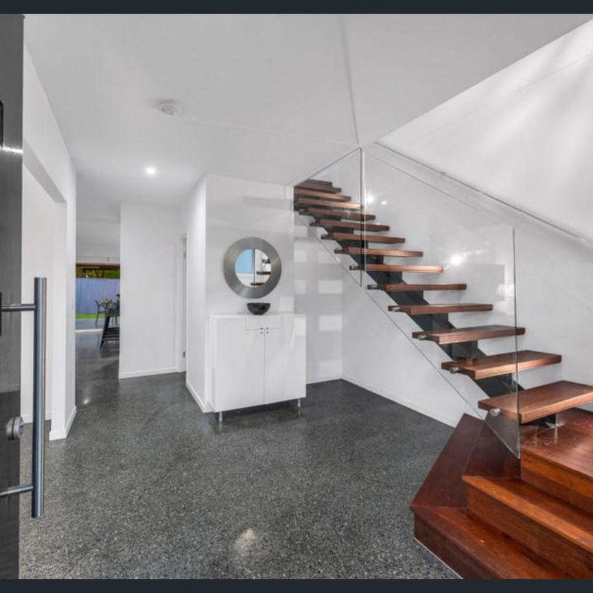 Beautiful Home in the heart of Hendra - Photo 1