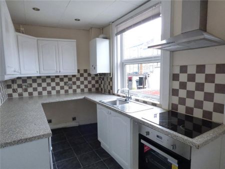 3 bedroom terraced house to rent - Photo 2