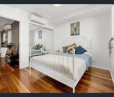 Light-Filled Apartment with Separate Study in the Heart of South Brisbane - Photo 3