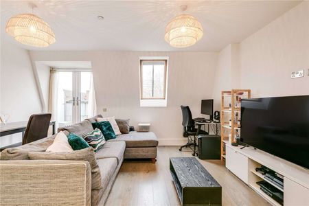 A well laid out one bedroom top floor apartment with its own private balcony - Photo 2