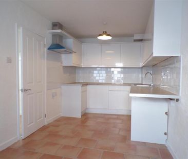 3 bedroom mews to rent - Photo 3