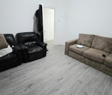 4 bedroom terraced house to rent - Photo 6