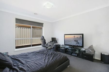 Modern Family Living in a Peaceful Thurgoona Location - Photo 3