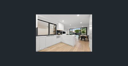 Stunning 2 Bedroom Townhouse in Prime Location - Photo 5