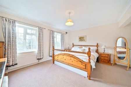 5 bedroom semi-detached house to rent - Photo 4